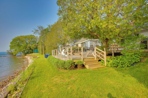 Foto 42 - Idyllic Suttons Bay Home, Direct Water Access