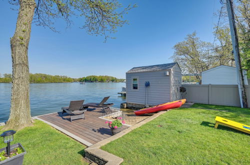 Foto 6 - Sunrise Sunset Island Lake House w/ Pontoon