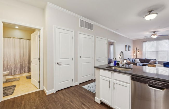 Stylish 1 BR Apartment w Movie Theater - Foto 11