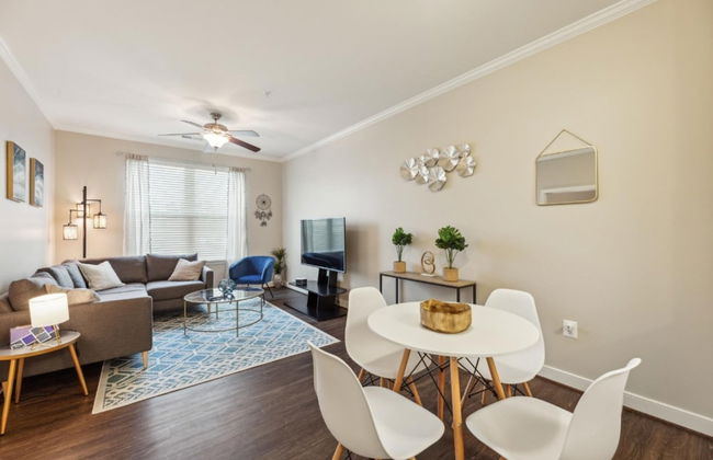Stylish 1 BR Apartment w Movie Theater - Foto 1