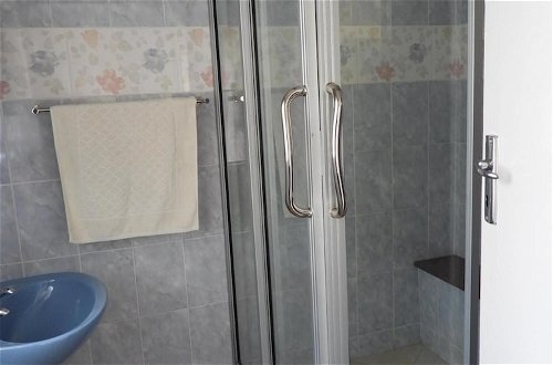 Photo 10 - 2 Bedroomed Apartment With En-suite and Kitchenette - 2069
