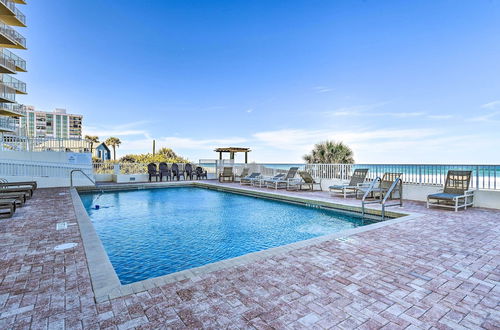 Foto 4 - Luxe Oceanfront Condo W/pool: Beach Access + Gear