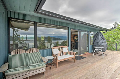 Foto 10 - Bright & Airy Home w/ Sweeping View + Hot Tub