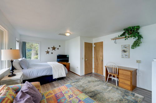 Photo 19 - Cozy Beachouse: View & Deck, Steps From Skagit Bay