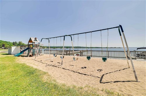 Foto 30 - Portage Lake Condo w/ Deck & Pool Access