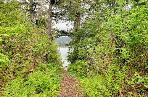 Photo 16 - Juneau Vacation Home: Stunning View + Beach Access