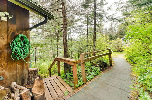 Photo 24 - Juneau Vacation Home: Stunning View + Beach Access