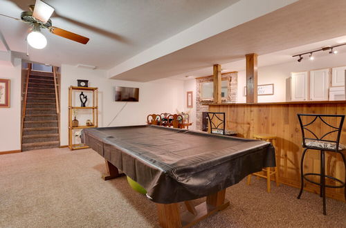 Foto 7 - Crestwood Apartment With Pool Table