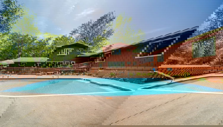 Foto 1 - Lake Erie Getaway With Private Pool & Yard