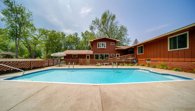 Foto 1 - Lake Erie Getaway With Private Pool & Yard