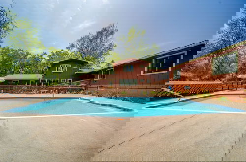 Foto 1 - Lake Erie Getaway With Private Pool & Yard