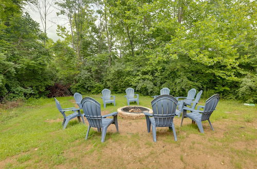 Foto 26 - Cozy Brookville Home w/ Fire Pit & Deck