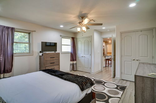 Photo 4 - Louisiana Abode - Balcony, Pool Table & Lake Views