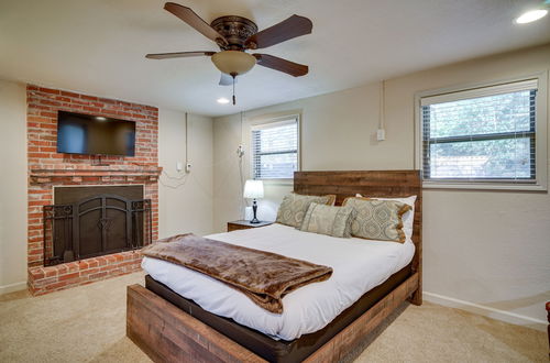 Photo 6 - Louisiana Abode - Balcony, Pool Table & Lake Views