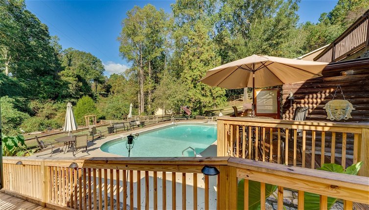Foto 1 - Pet-friendly Vacation Rental in Hickory w/ Pool