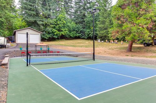 Foto 3 - Charming Oregon Home w/ Private Pickleball Court