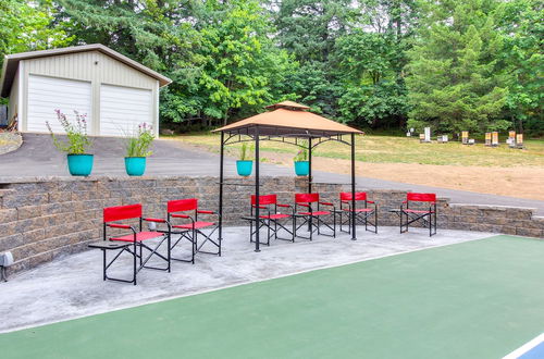 Photo 2 - Charming Oregon Home w/ Private Pickleball Court