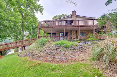 Foto 14 - Smith Mountain Lake House w/ 2-story Boat Dock