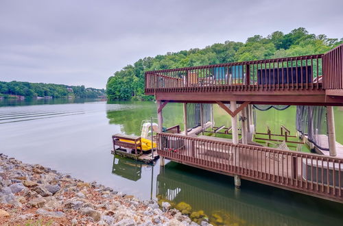 Foto 16 - Smith Mountain Lake House w/ 2-story Boat Dock