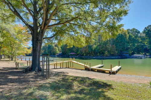 Foto 20 - The Retreat at Lake Norman: Boat Dock & Pool