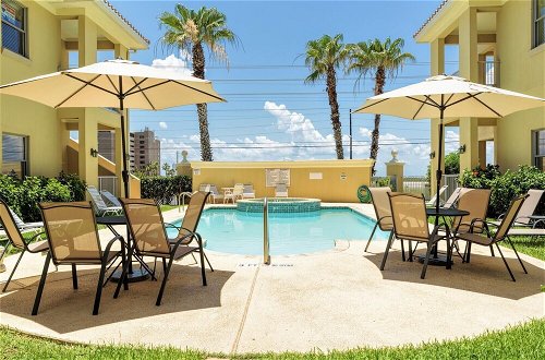 Foto 33 - Poolside Condo, Sleeps 8, Only 1 Block From Beach