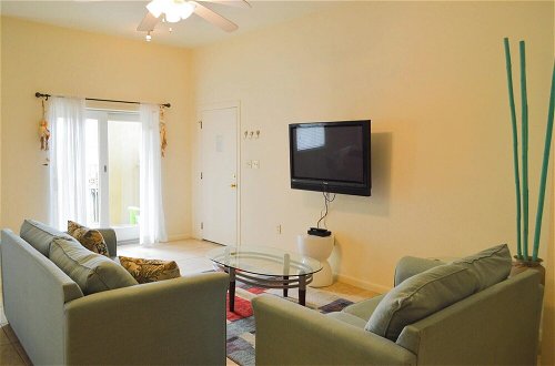 Foto 23 - Poolside Condo, Sleeps 8, Only 1 Block From Beach
