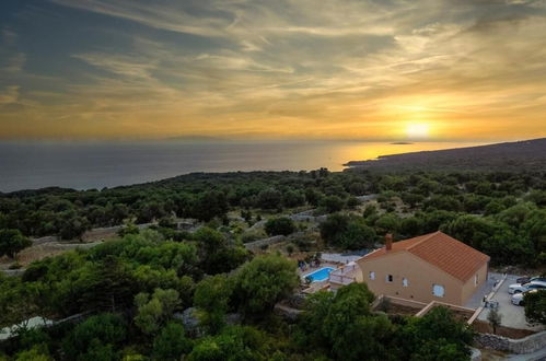 Foto 55 - Villa Akulica With Heated Outdoor Pool and Seaview