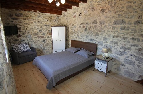 Photo 5 - Malia Stone Residence - Secluded Cozy Retreat