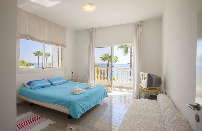 Sunset Beachfront Villa Meneou - Photo 26