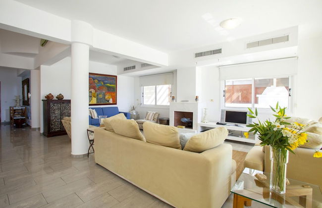 Sunset Beachfront Villa Meneou - Photo 32