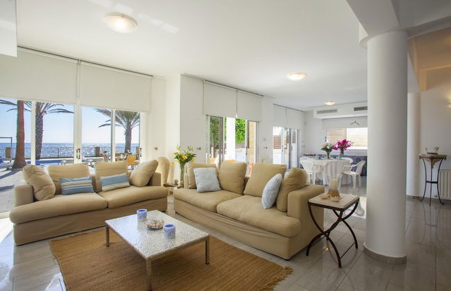 Sunset Beachfront Villa Meneou - Photo 3