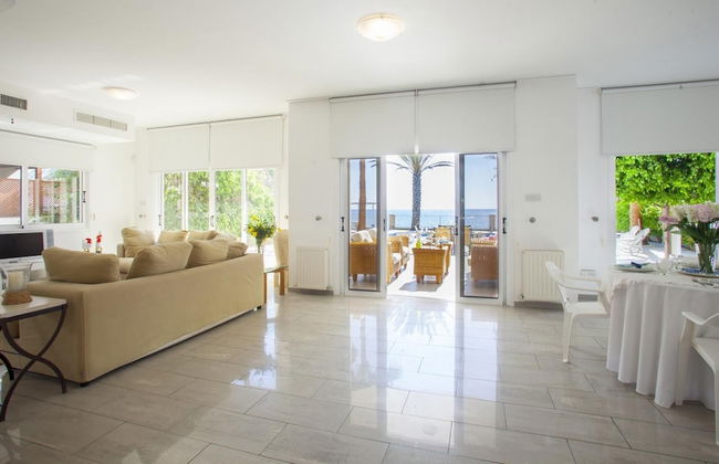 Sunset Beachfront Villa Meneou - Photo 13