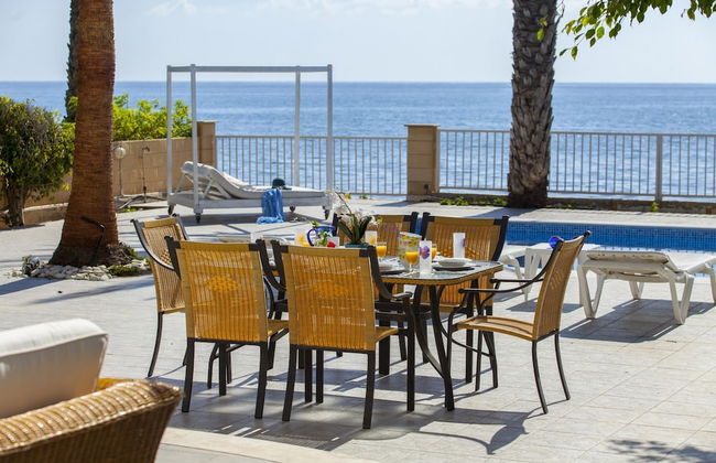 Sunset Beachfront Villa Meneou - Photo 33