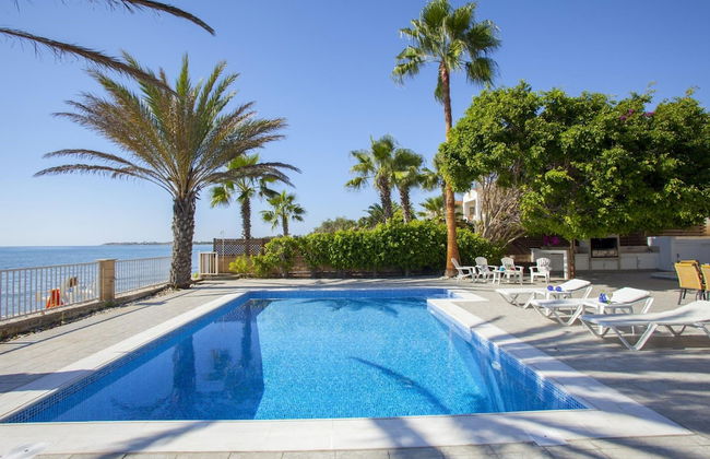 Sunset Beachfront Villa Meneou - Photo 18