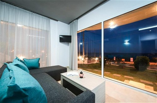 Photo 6 - Thalassa Seaside Retreat-bespoke Luxury Home