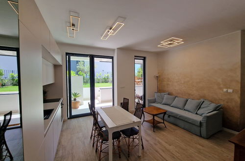 Photo 21 - Luxury Modern apt w Garden, 3 min Walk to Beach