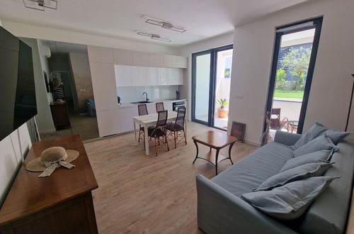 Photo 14 - Luxury Modern apt w Garden, 3 min Walk to Beach