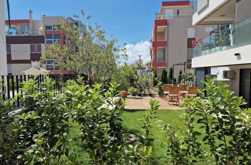 Photo 35 - Luxury Modern apt w Garden, 3 min Walk to Beach