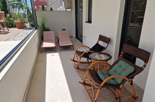 Photo 39 - Luxury Modern apt w Garden, 3 min Walk to Beach