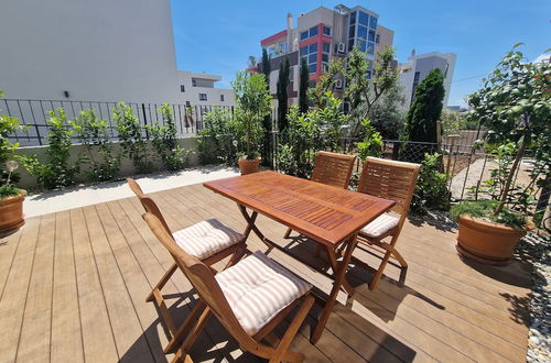 Photo 46 - Luxury Modern apt w Garden, 3 min Walk to Beach