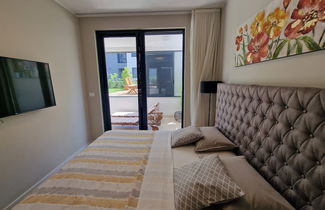 Photo 3 - Luxury Modern apt w Garden, 3 min Walk to Beach