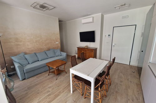 Photo 22 - Luxury Modern apt w Garden, 3 min Walk to Beach