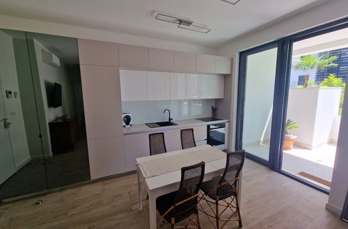 Photo 23 - Luxury Modern apt w Garden, 3 min Walk to Beach