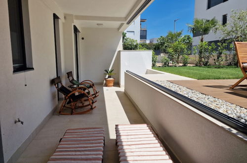 Photo 29 - Luxury Modern apt w Garden, 3 min Walk to Beach