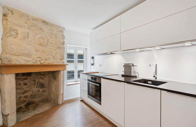 Modern Apt Old Town w Panoramic View ID4 - Foto 10