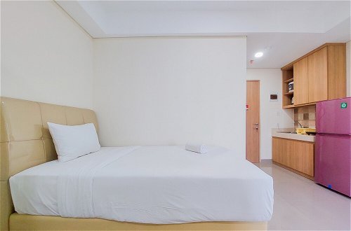 Photo 3 - Comfort And Homey Studio Apartment At B Residence