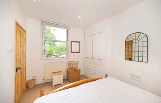 Photo 3 - Stunning 1BD Flat Opposite the Park - Peckham Rye