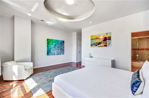Photo 2 - Bright, Spacious in a Great Location