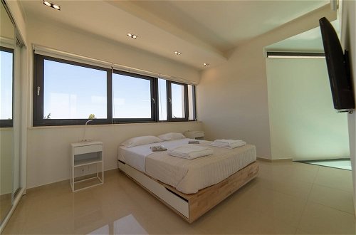 Photo 21 - Luxury Villa Glass - 200 Meters From The Beach no6