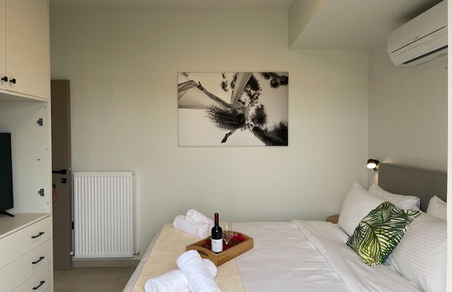 MOSSA CITY APARTMENTS - Photo 3